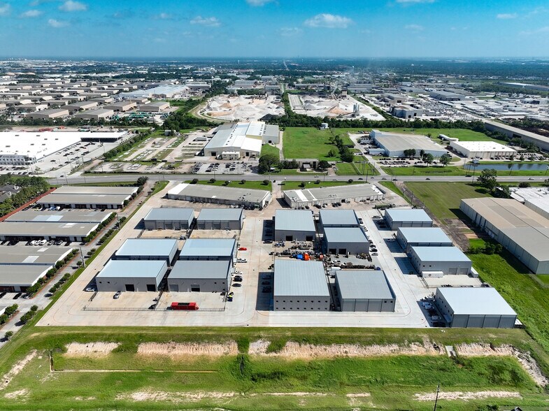 More Photos Of 11755 W Little York Rd, Houston Unknown For Lease