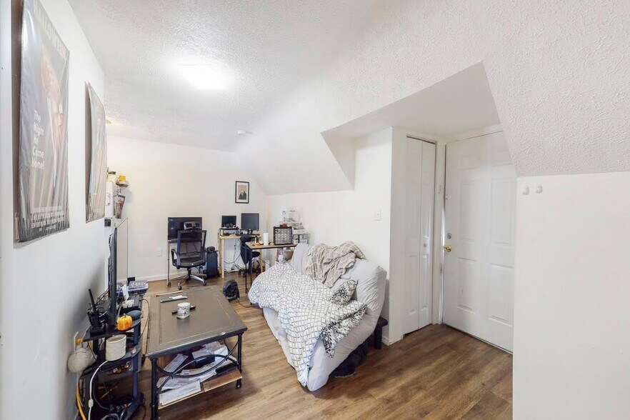 More Photos Of 420 Broadway Ave, McKees Rocks Apartments For Sale