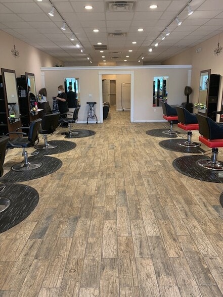 More Photos Of 680 Route 33 E, East Windsor General Retail For Lease