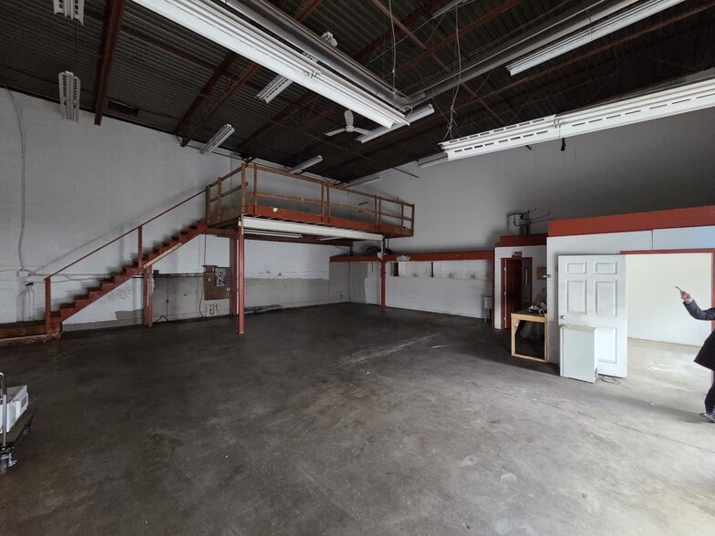 More Photos Of 20131-20133 Industrial Ave, Langley Warehouse For Lease