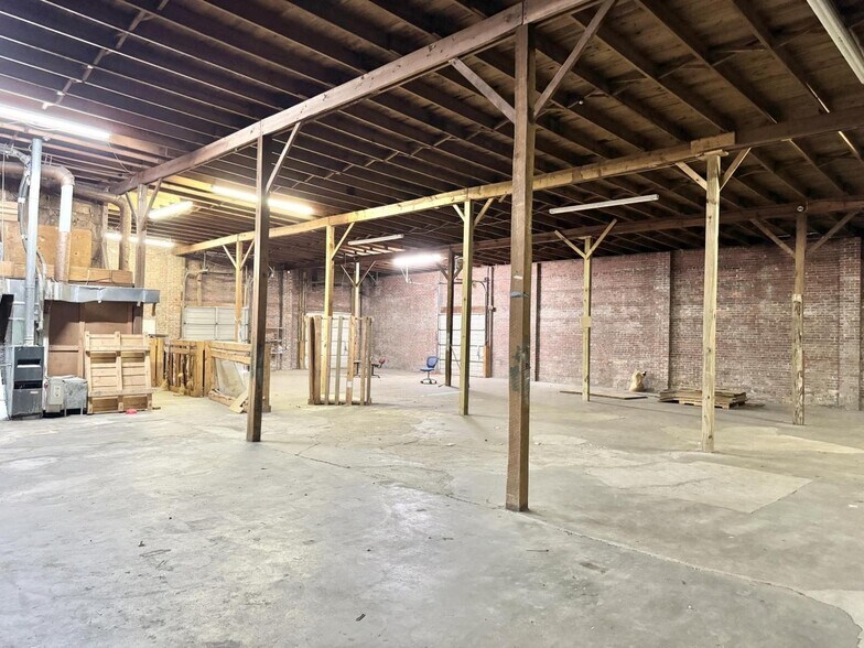 More Photos Of 803 9th St S, Columbus Warehouse For Lease