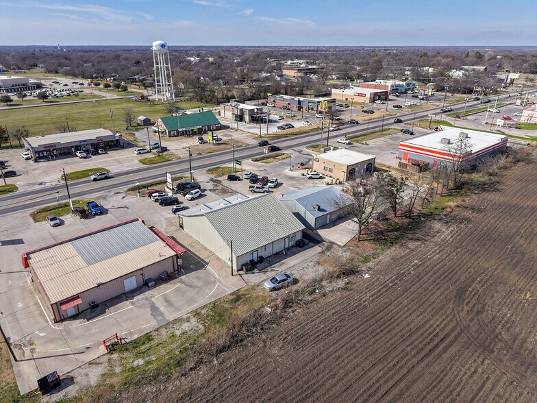 More Photos Of 8883-8885 State Highway 34 S, Quinlan Office For Lease