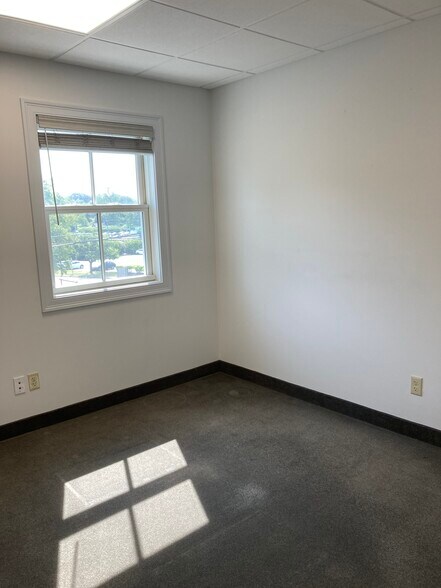 More Photos Of 49 Boston Post Rd, Waterford Office For Lease