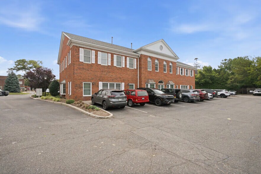 More Photos Of 200 W Main St, Babylon Medical For Lease