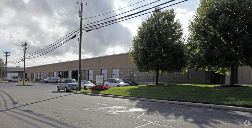 More Photos Of 70 Campus Dr, Edison Warehouse For Lease