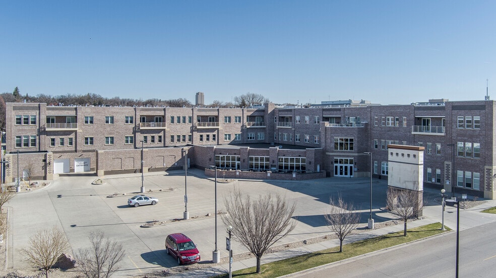 More Photos Of 100 W Broadway Ave, Bismarck Medical For Sale