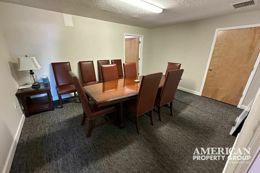 More Photos Of 7910 N Tamiami Trl, Sarasota Office For Lease