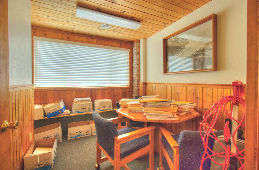 More Photos Of 29820 Ellensburg Ave, Gold Beach Office For Sale