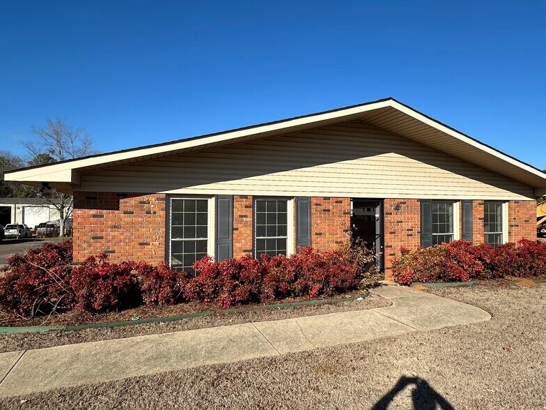 More Photos Of 2094 Fisher St SW, Huntsville Office For Lease