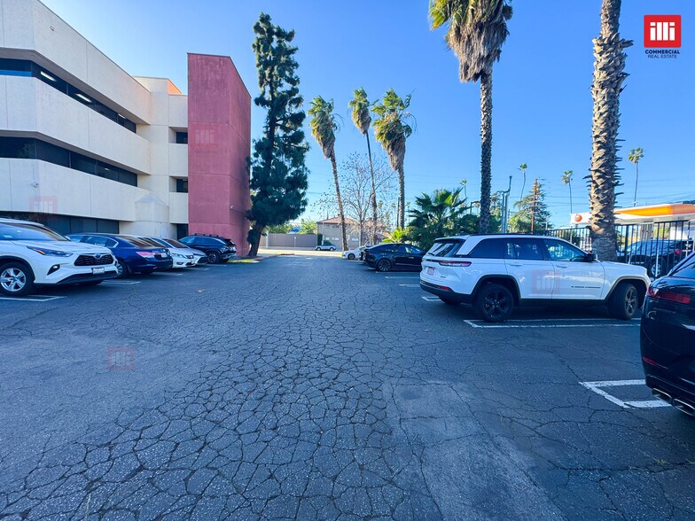 More Photos Of 7136 Haskell Ave, Van Nuys Office For Lease