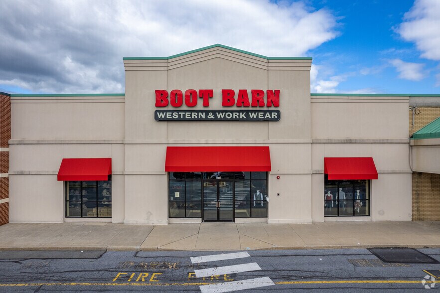 More Photos Of 2601-2631 Macarthur Rd, Whitehall Unknown For Sale