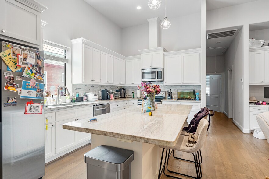 More Photos Of 5902 Winsome Ln, Houston Office Residential For Sale