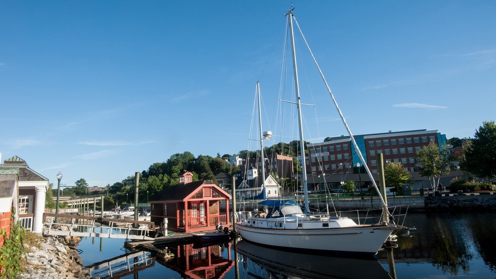 More Photos Of 1 American Wharf, Norwich Marina For Sale