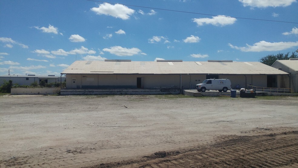 More Photos Of 2814 South St, Fort Myers Warehouse For Sale