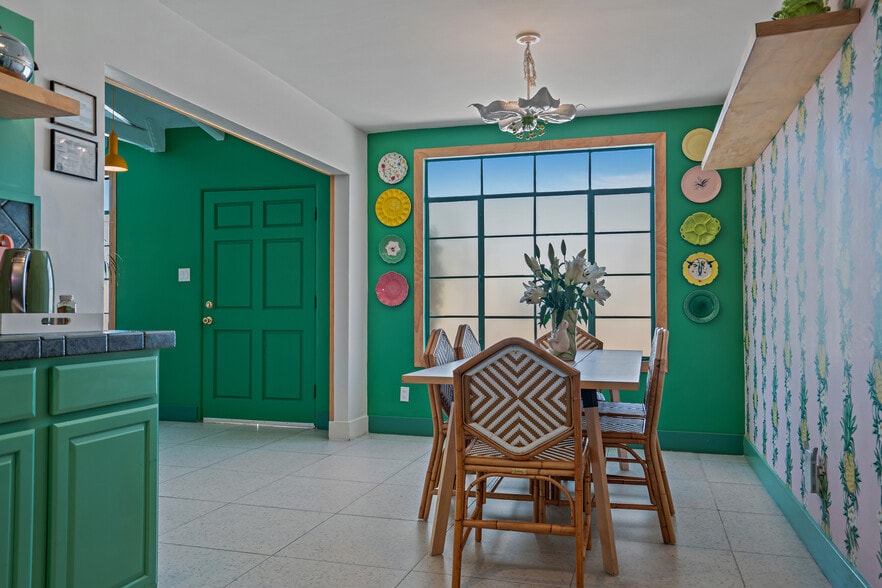 More Photos Of 555 S Warm Sands Dr, Palm Springs Hotel For Sale