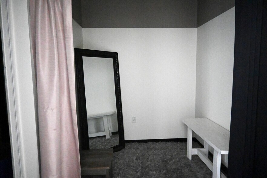 More Photos Of 3215 49 Ave, Red Deer Storefront For Lease