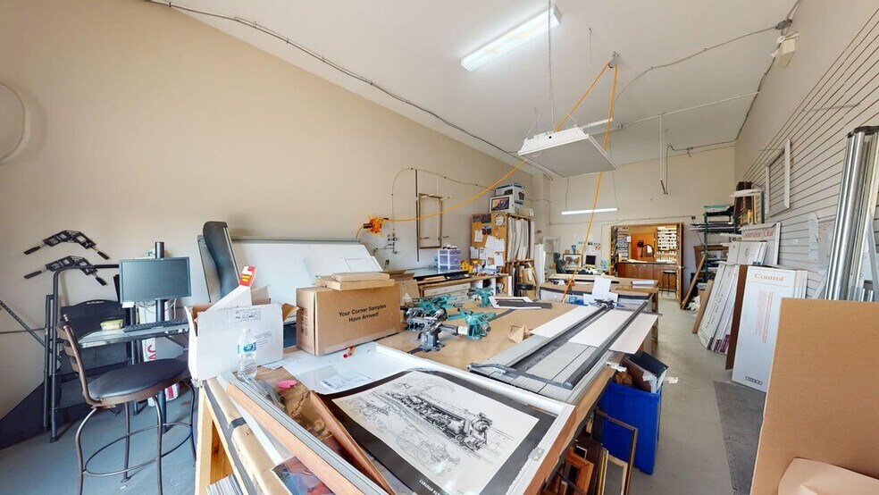 More Photos Of 800 Baker St, Cranbrook Storefront Retail Office For Sale