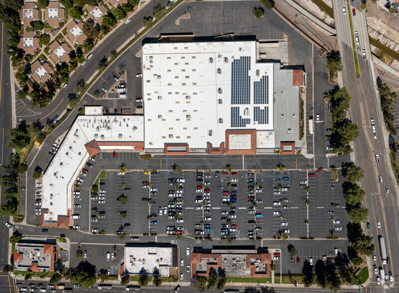 More Photos Of 1348-1366 W Valley Pky, Escondido Unknown For Lease