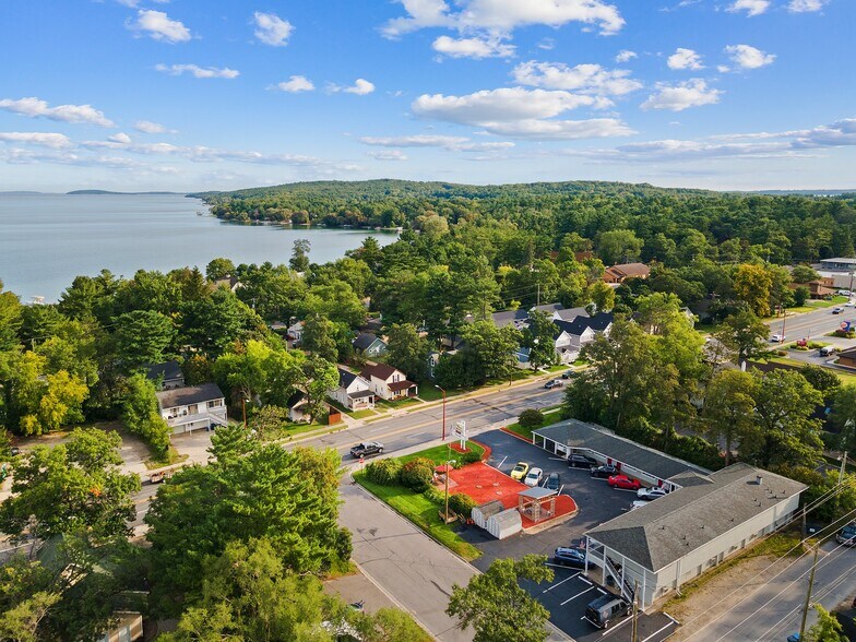 More Photos Of 1010 E Front St, Traverse City Hotel For Sale