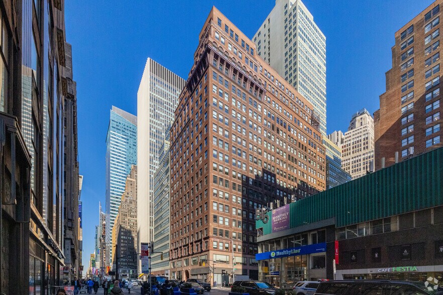 More Photos Of 525 Seventh Ave, New York Office For Lease