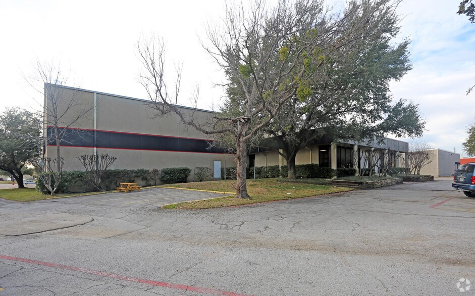 More Photos Of 3410 Century Cir, Irving Warehouse For Sale