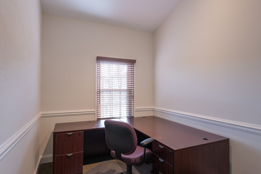 More Photos Of 10470-10476 Armstrong St, Fairfax Medical For Sale