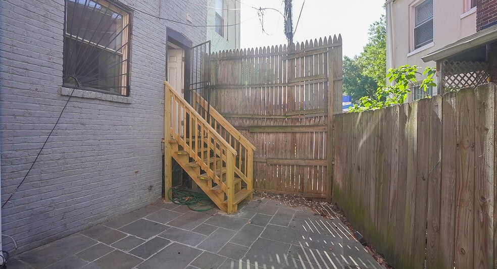 More Photos Of 37 Florida Ave NE, Washington Office For Sale