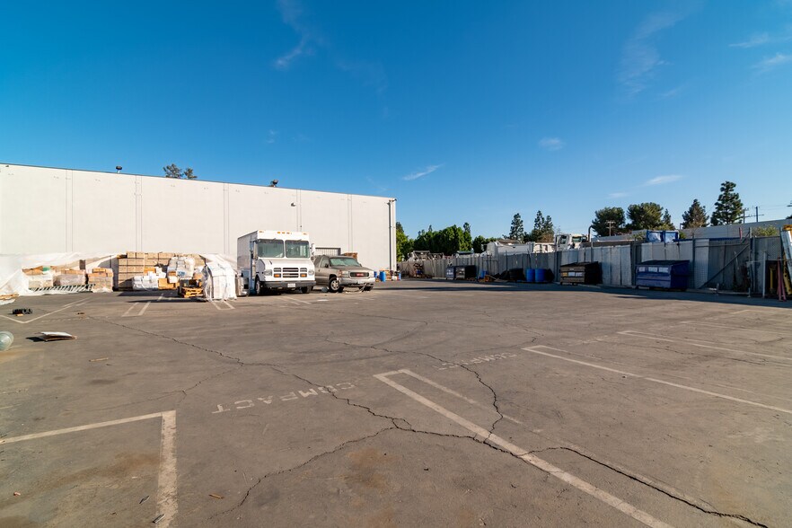 More Photos Of 8321 De Celis Pl, North Hills Warehouse For Lease