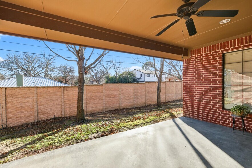 More Photos Of 1117 Glade Rd, Colleyville Medical For Lease