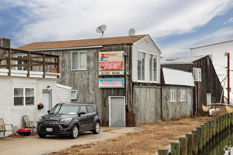 More Photos Of 76 Front St, East Rockaway Marina For Sale