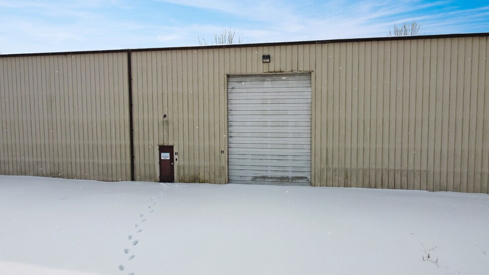 More Photos Of 3000 S 1st St, Clinton Manufacturing For Sale
