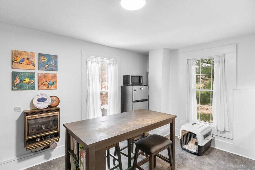 More Photos Of 33 Vance Ave, Black Mountain Apartments For Sale