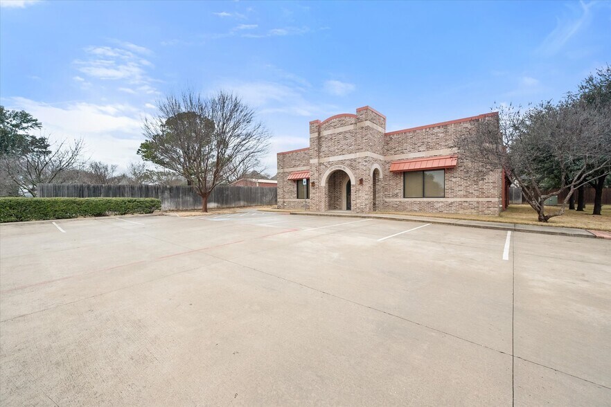 More Photos Of 820 Central Dr, Colleyville Office For Sale