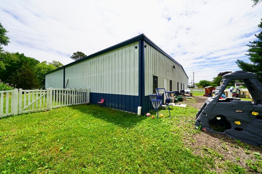 More Photos Of 21 North St, Hartly General Retail For Sale