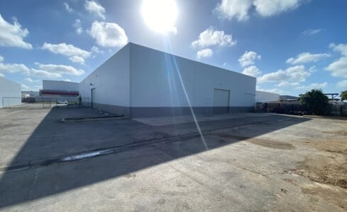More Photos Of 15751 Chemical Ln, Huntington Beach Manufacturing For Lease