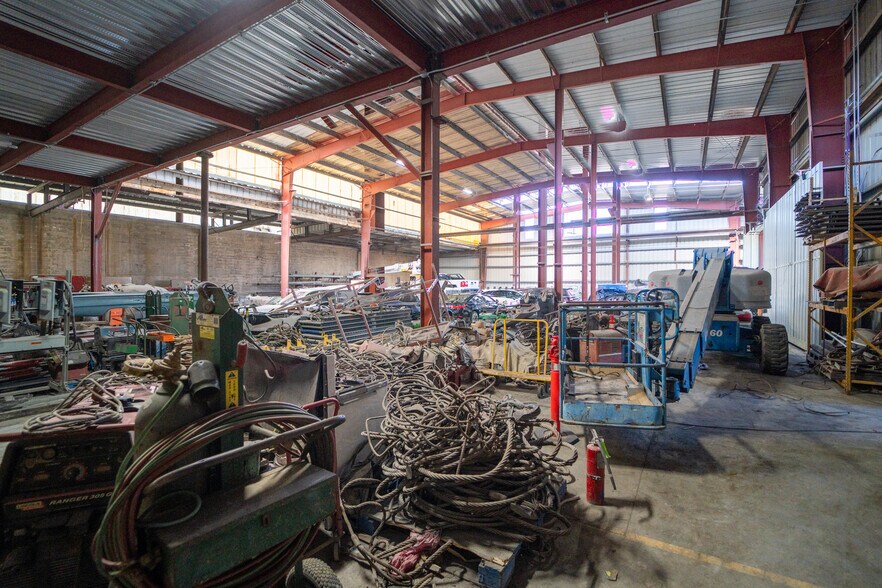 More Photos Of 2751 Lynwood Rd, Lynwood Industrial For Sale