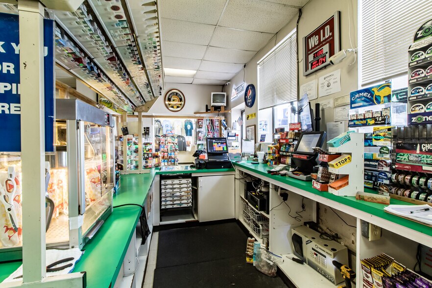 More Photos Of 404 Navajo Blvd, Holbrook Service Station For Sale