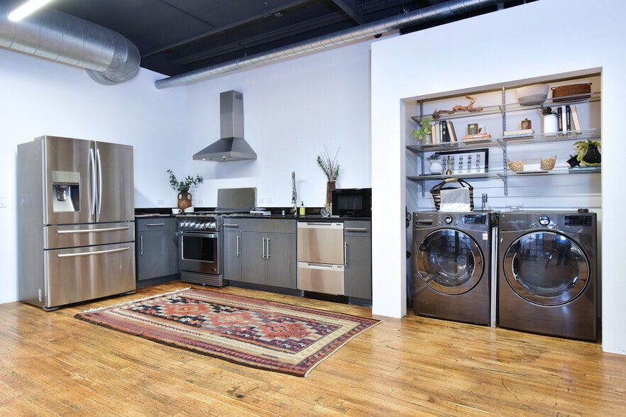 More Photos Of 500-530 Molino St, Los Angeles Office For Sale
