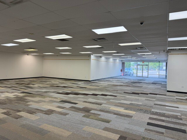 More Photos Of 10970-10980 Hamilton Ave, Cincinnati Storefront Retail Office For Lease