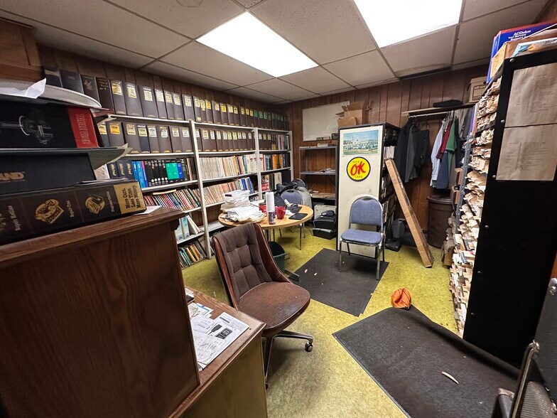 More Photos Of 105 E Hill St, Louisville Auto Repair For Sale