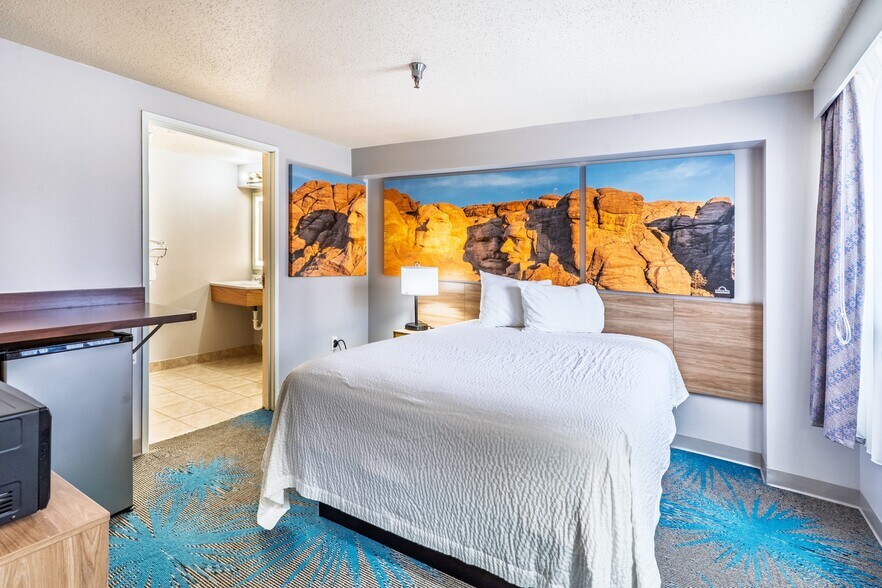 More Photos Of 519 Crook St, Custer Hotel For Sale