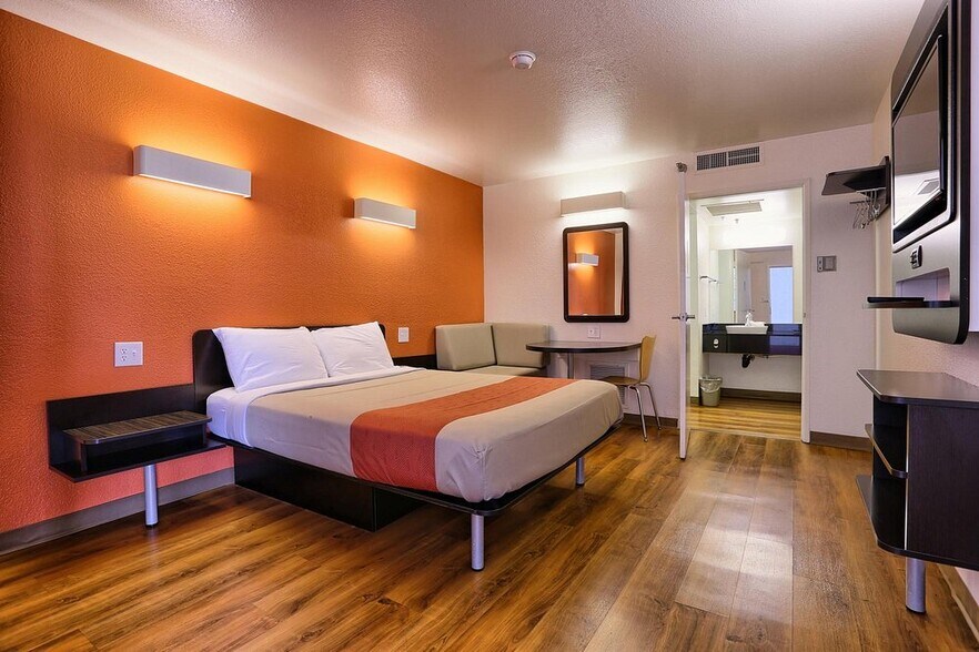 More Photos Of 1368 N McDowell Blvd, Petaluma Hotel For Sale