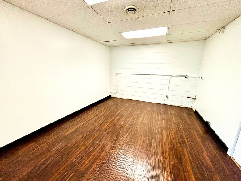 More Photos Of 1701 S Campbell Ave, Springfield Office For Sale