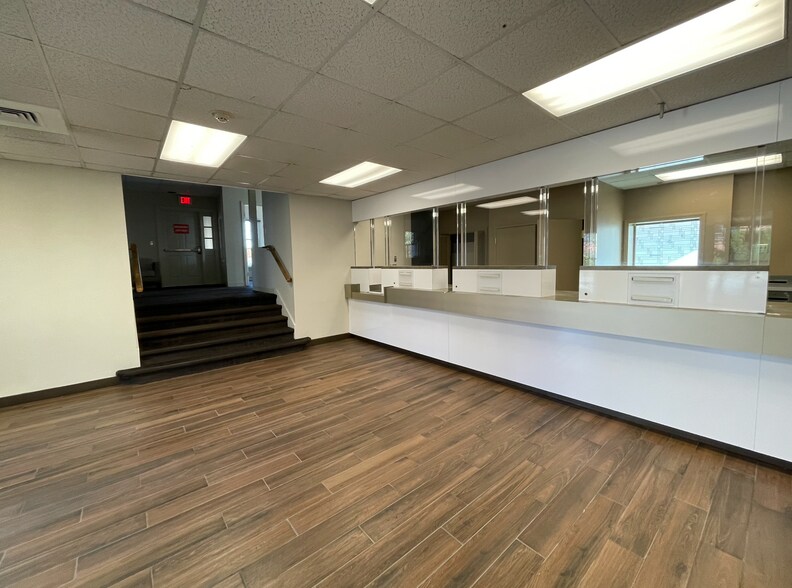 More Photos Of 223 E Main St, Marlborough Bank For Lease