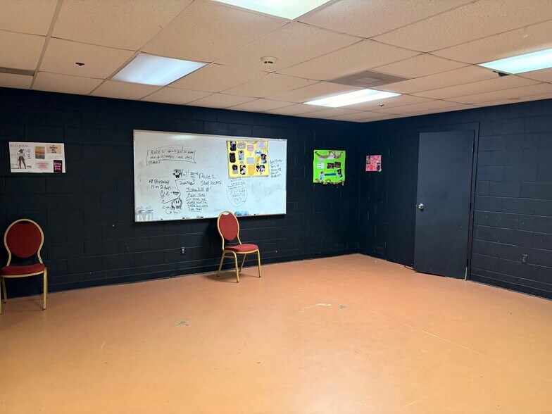 More Photos Of 1151 Flat Shoals Rd SE, Conyers Light Distribution For Lease
