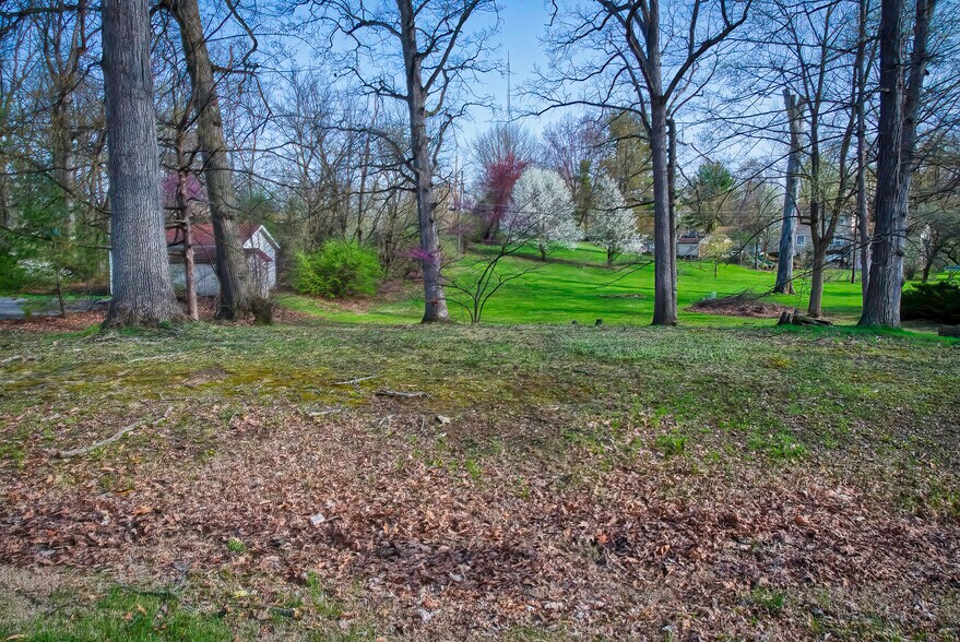 More Photos Of 2324 Hillegas Rd, Fort Wayne Specialty For Sale