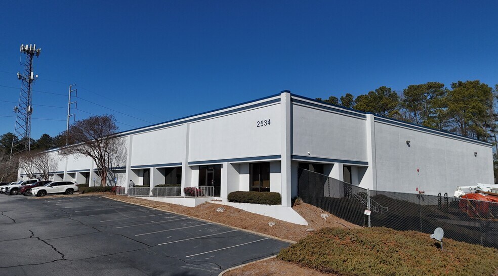 Primary Photo Of 2534 N Royal Pl, Tucker Distribution For Lease