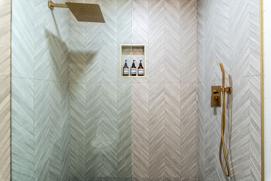 More Photos Of 306 Loch Leven Rd, Lake Arrowhead Hotel For Sale