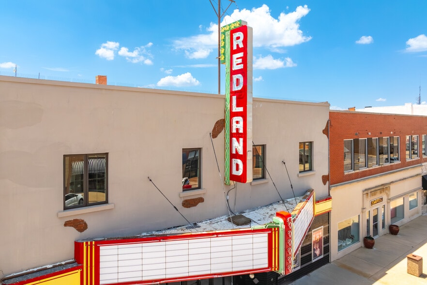 More Photos Of 606 Frisco Ave, Clinton Storefront Retail Office For Sale