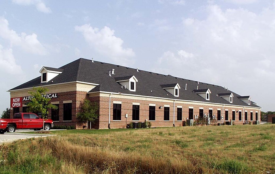 More Photos Of 3345 Western Center Blvd, Fort Worth Office For Lease